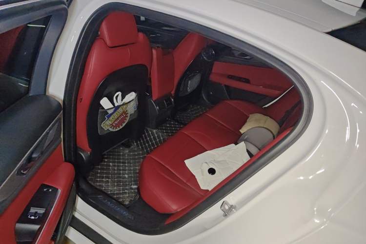 Used Jaguar XEL 2020 2.0T 200 PS R-DYNAMIC S Advanced Sport Edition Left Rear Seat