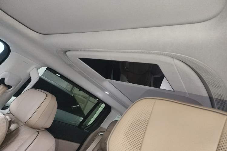 Used XPeng X9 2025 740 Ultra-Long Range Max Headliner