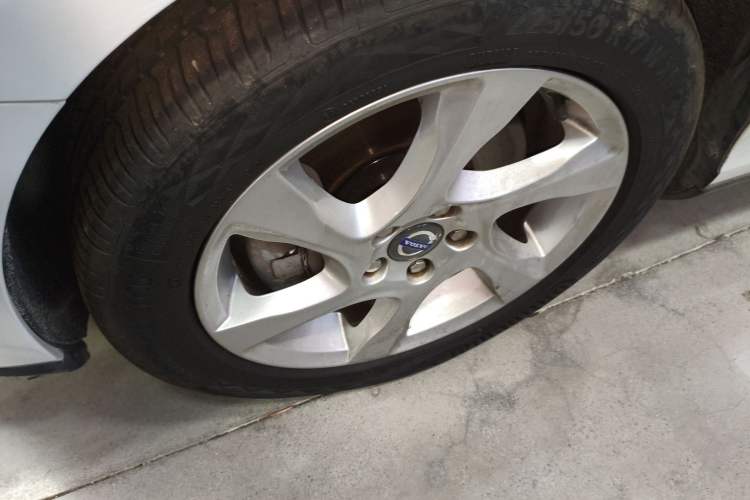 Used Volvo V40 2015 Cross Country T5 AWD Smart Luxury Edition