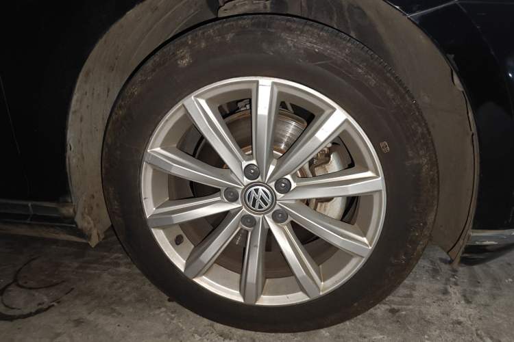 Used Volkswagen Magotan 2018 330TSI DSG Advanced Model Right Front Wheel Hub