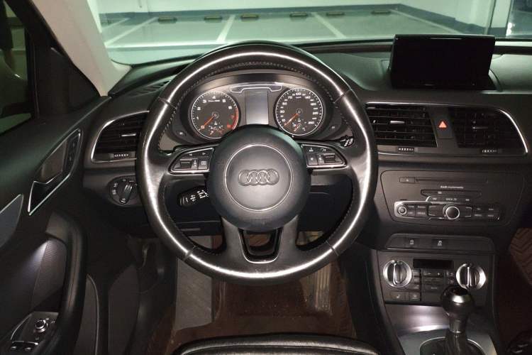Used Audi Q3 2013 35 TFSI Comfort Model Steering Wheel