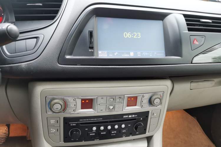 Used Citroen C5 2011 Dongfang Zhilü 2.3L Automatic Zunyu Model Audio And AC Panel