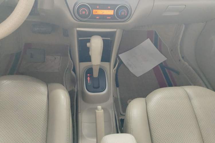 Used Nissan Sylphy 2012 Classic 1.6 XL Automatic Luxury Edition Gear Lever