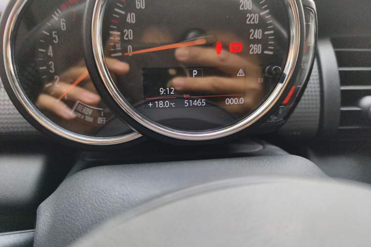 Used MINI 2016 1.5T COOPER Odometer Close Up