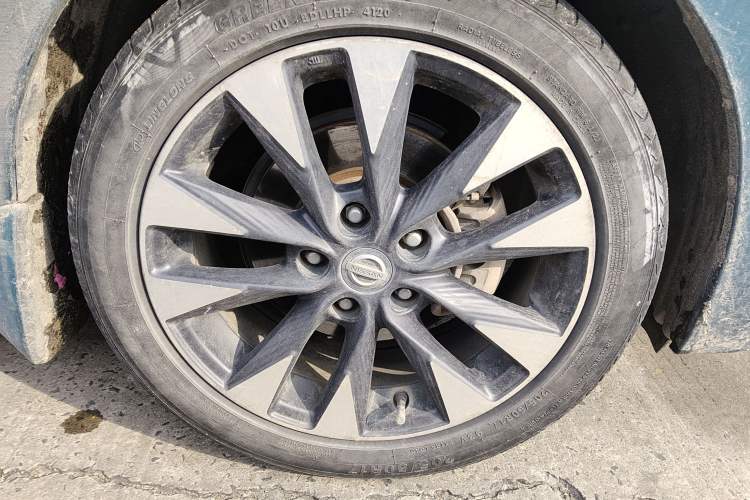 Used Nissan Lannia 2016 1.6L CVT Smart Cool Edition Right Front Wheel Hub