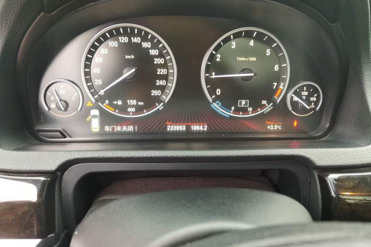 Used BMW 5 Series GT 2010 535i Leading Model Odometer Close Up