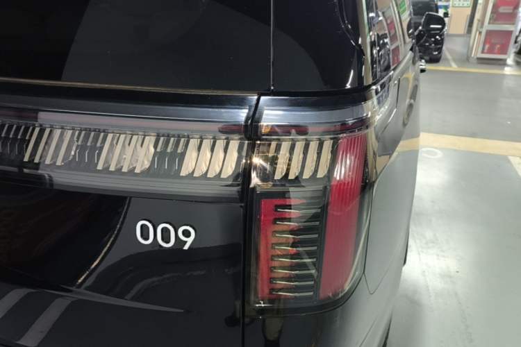 Used Zeekr 009 2024 7-Seater Aisle Version 108 kWh