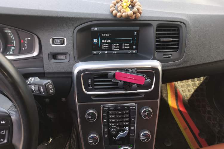 Used Volvo V60 2014 T5 Zhiya Edition
