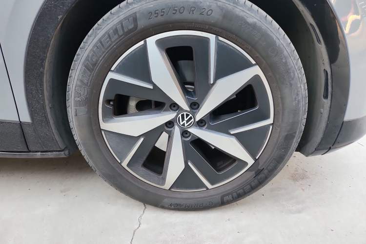 Used Volkswagen ID.4 CROZZ 2021 Long-Range PRO Two-Wheel Drive Version Right Front Wheel Hub
