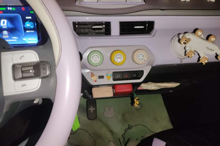 Used Chery QQ Ice Cream 2022 120km Conical Shape Lithium Iron Phosphate Audio And AC Panel