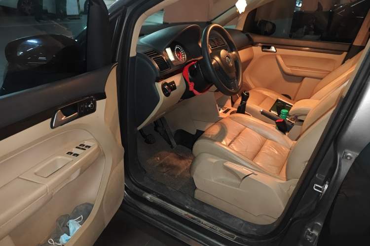 Used Volkswagen Touran 2015 1.4T Manual Comfort Edition 5-Seater