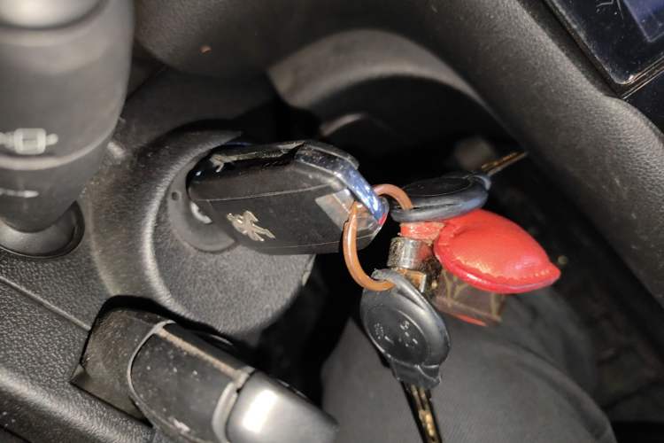 Used Peugeot 3008 2015 2.0L Automatic Classic Edition Vehicle Key