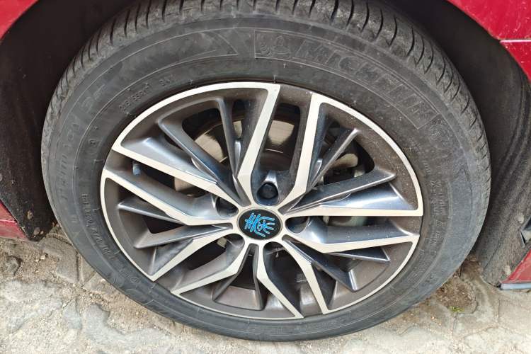 Used BYD Qin Pro New Energy 2018 DM 1.5TI Automatic Smart Connect Elite Model Right Front Wheel Hub