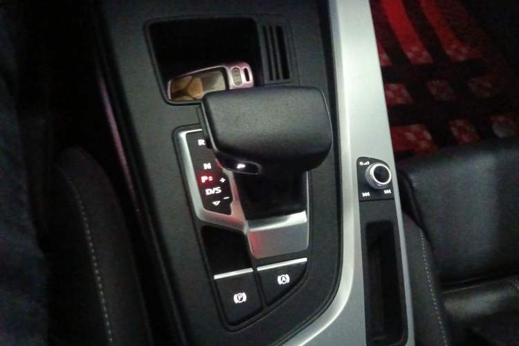 Used Audi A4L 2020 40 TFSI Luxury Dynamic Model
