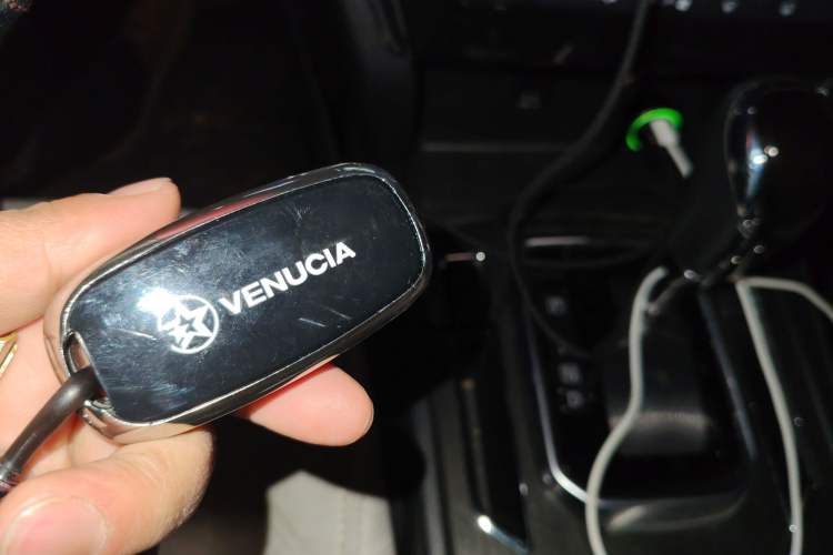 Used Venucia T90 2018 2.0L CVT Smart Connect Luxury Edition China V Standard