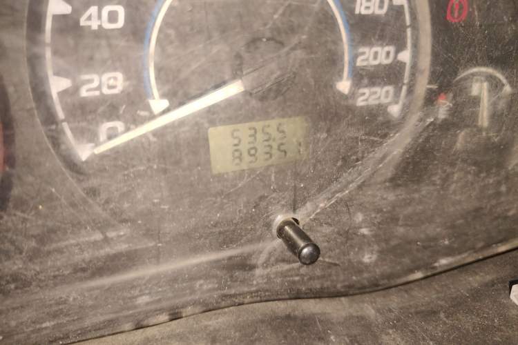 Used JMC Transit 2019 2.8T Commercial Version Long Wheelbase Mid-Roof 6-Seater Rear Single Tire China VI Emission Standard – JX493 Odometer Close Up