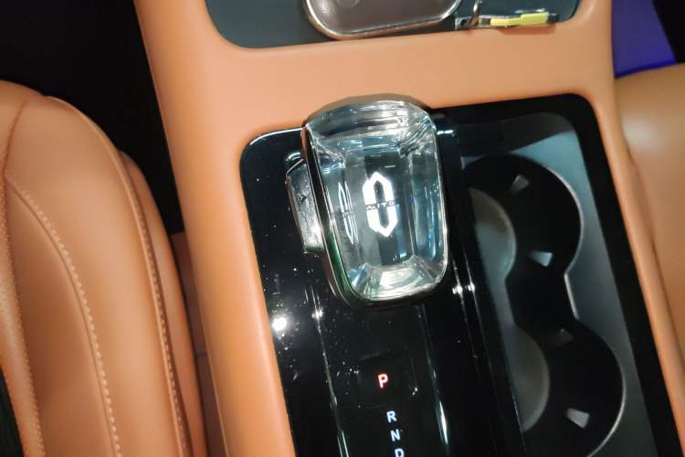 Used Hima AITO M7 2024 1.5T Intelligent Driving 4WD Ultra Version 6 Seats Gear Lever