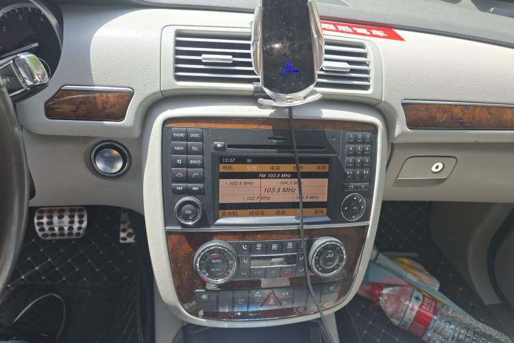 Used Mercedes-Benz R-Class 2011 R 350 L 4MATIC Audio And AC Panel