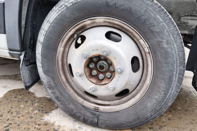 Used SAIC MAXUS Xintu V90 2022 2.0T Manual VAN Rear-Drive Extended Wheelbase High Roof with Dual Rear Tires 3-Seater
