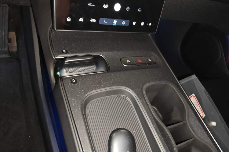 Used Nio ET5T 2024 75kWh Touring Gear Lever