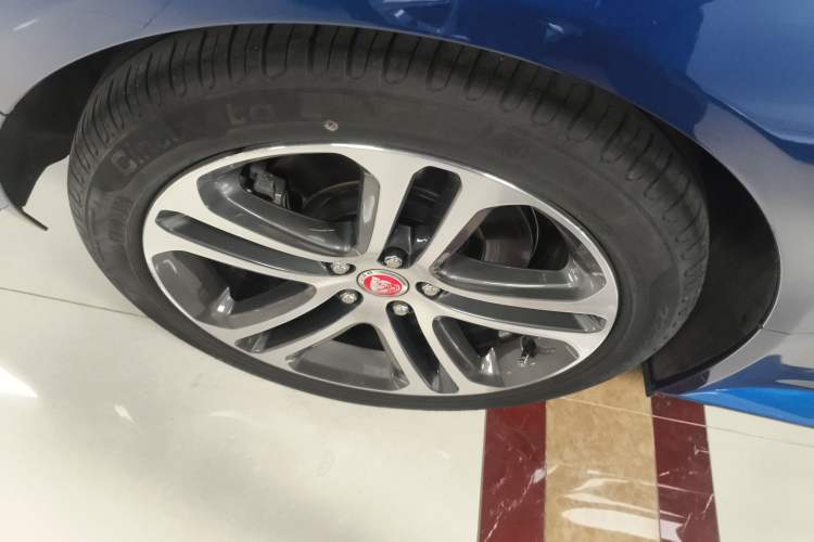 Used Jaguar XEL 2021 2.0T 250 PS R-DYNAMIC S Advanced Sport Edition Right Rear Wheel Hub