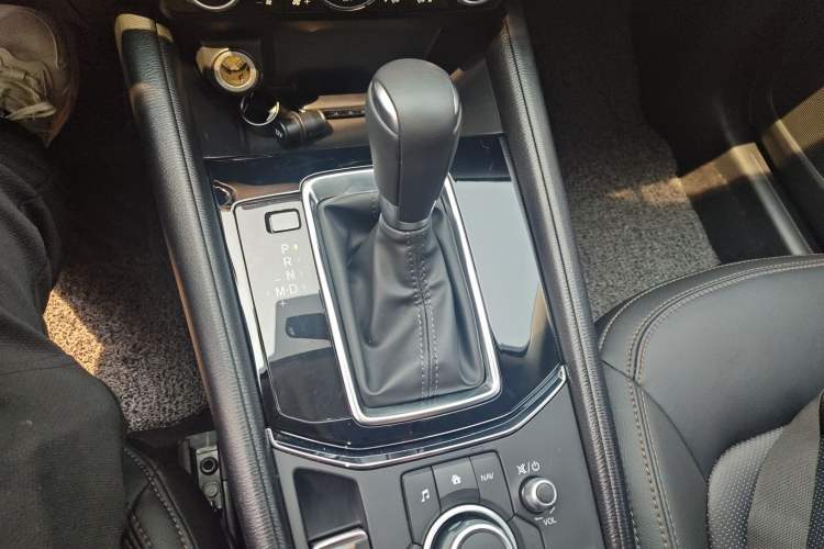 Used Mazda CX-5 2022 2.0L Automatic Two-Wheel Drive Zhiya Version Gear Lever