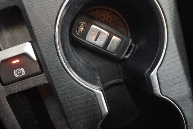 Used FAW Senya R7 2017 1.6L Automatic Smart Version
