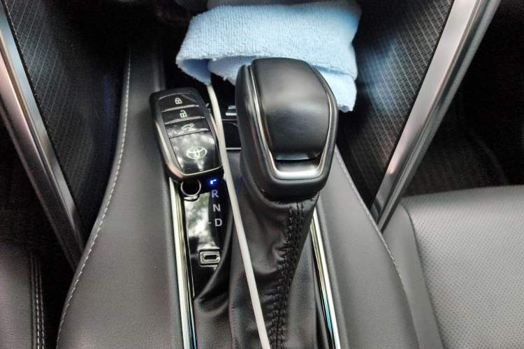 Used Toyota Venza 2023 2.5L Smart Electric Hybrid Dual-Drive Prestige Version Gear Lever