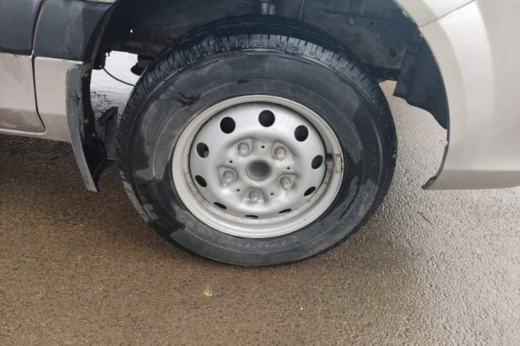 Used Foton Toano 2024 Joyear Multi-Function 2.0T Manual Long-Wheelbase Mid-Roof Model with Single Rear Tire Available in 5/6/7/9-Seater Configurations