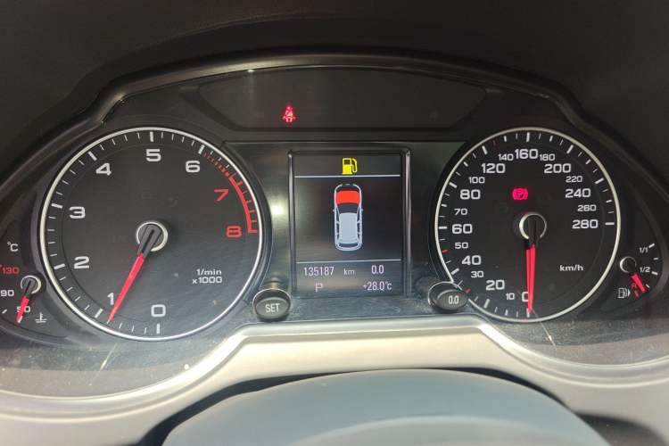 Used Audi Q5 2017 Plus 40 TFSI Ambition Model
