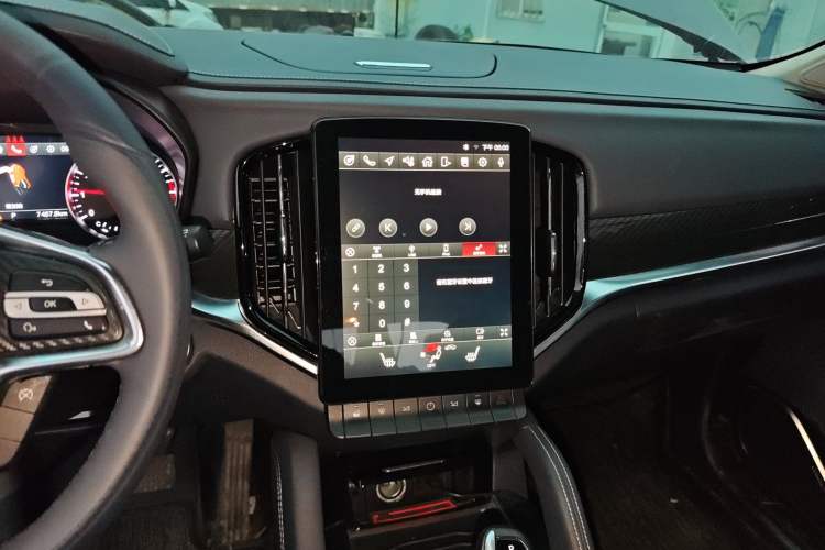 Used Brilliance V7 2018 280T DCT Luxury Model 5 Seats Audio And AC Panel