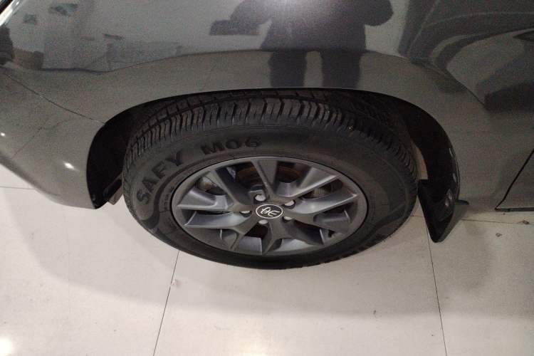 Used BYD Song 2021 Classic Edition 1.5T Automatic Elite Model Left Front Wheel Hub