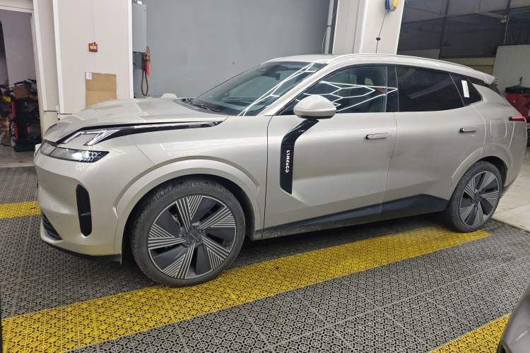 Used Lynk & Co 08 EM-P 2023 120km Long-Range Halo
