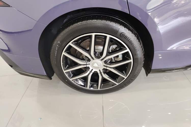 Used Denza Z9 2024 1100 km Four-Wheel Drive Max Version
