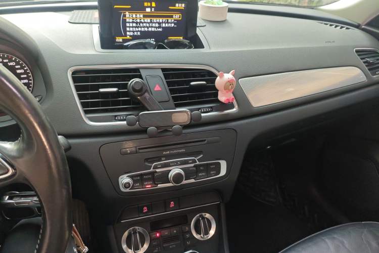 Used Audi Q3 2015 30 TFSI Comfort Model Audio And AC Panel