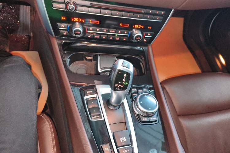 Used BMW 5 Series GT 2014 528i Luxury Edition