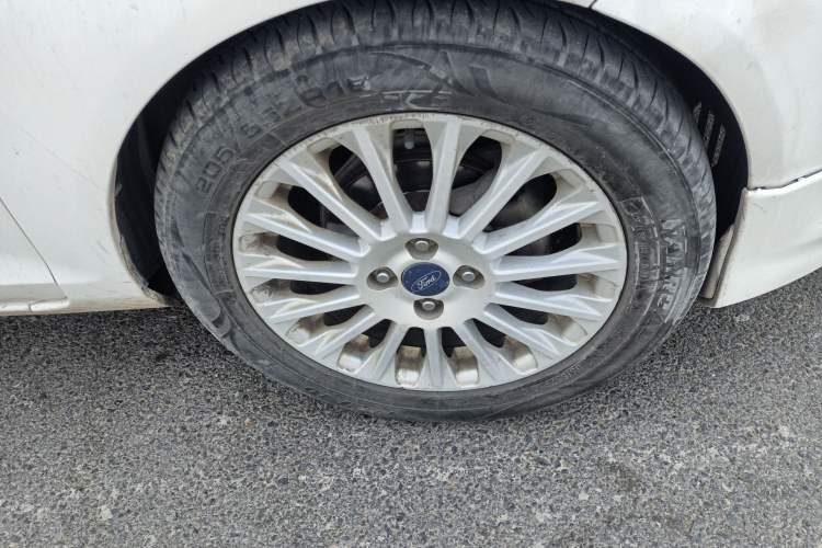 Used Ford Fiesta 2014 Hatchback 1.0 GTDi Automatic Dynamic Model Right Front Wheel Hub