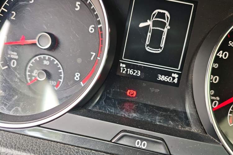 Used Volkswagen Golf 2017 1.6L Automatic Comfort Million-Vehicle Anniversary Edition Odometer Close Up