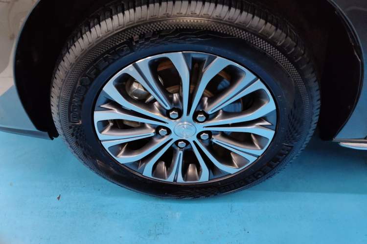 Used Buick GL8 2023 Land Executive Class Comfort Model
