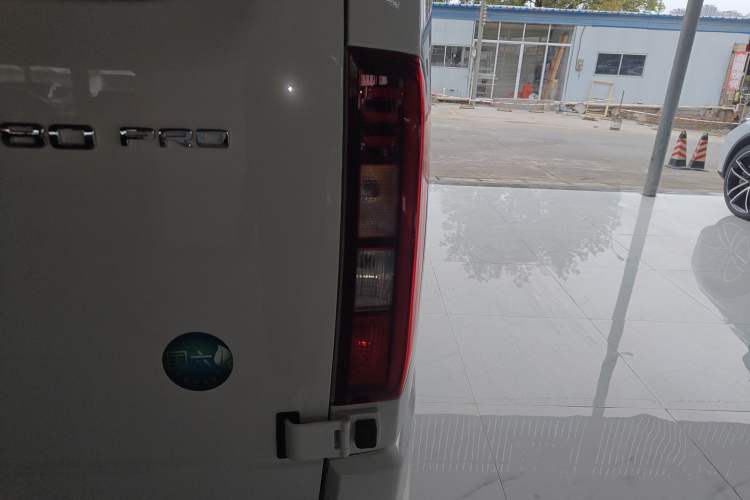 Used SAIC MAXUS Xintu V80 2025 PRO Aoyuntong 2.0T Manual Long Wheelbase Mid-Height 6/7/8/9-Seater
