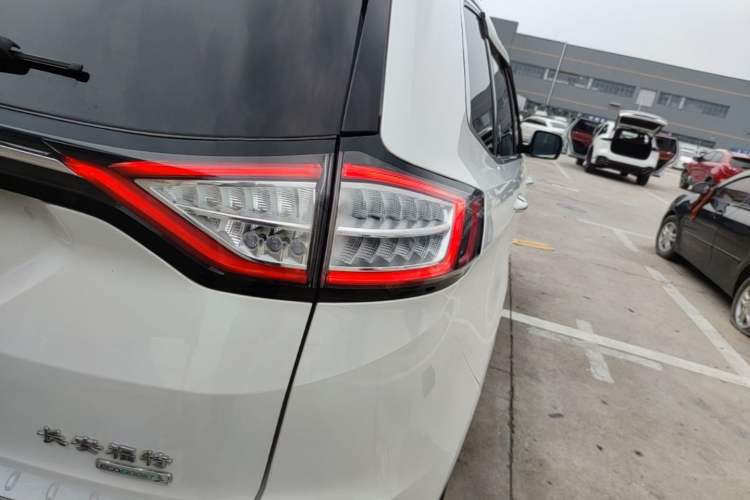 Used Ford Edge 2018 EcoBoost 245 Two-Wheel-Drive Titanium 7-Seater China VI Standard Right Rear Taillight