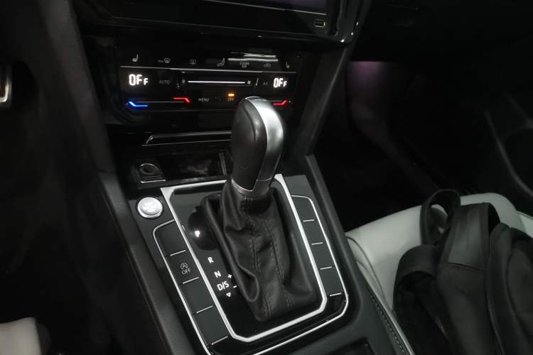 Used Volkswagen Magotan 2023 2 Million Units Limited Edition 330TSI DSG Leading Version