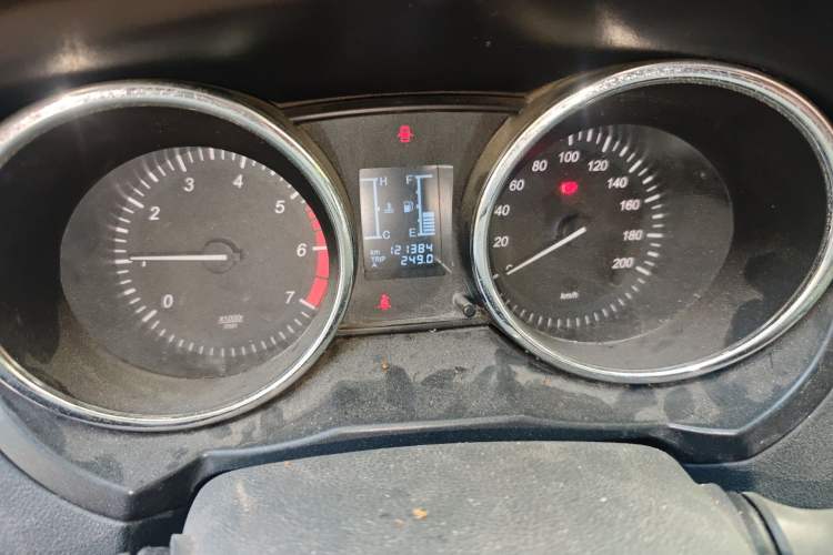 Used HYOSOW S3 2014 1.5L Comfort Version China IV Emission Standard Odometer Close Up