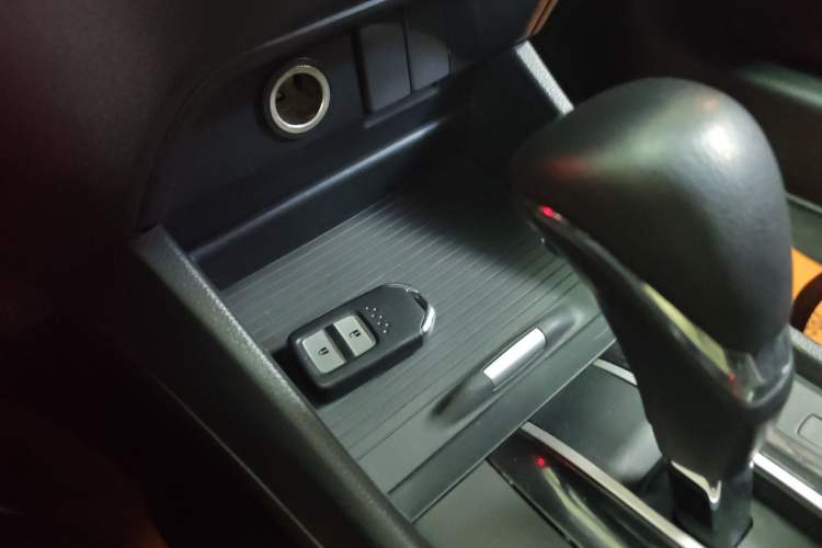 Used Honda Jade 2017 1.8L automatic Comfort version 5 seats Vehicle Key