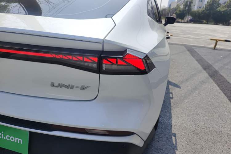 Used Changan UNI-V 2024 1.5T Prestige Edition

