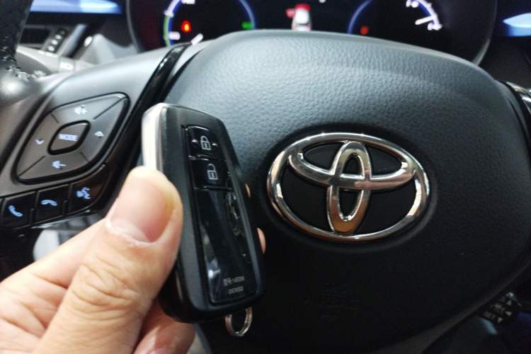 Used Toyota C-HR 2021 Dual-Motor 2.0L E-CVT Luxury Edition Vehicle Key