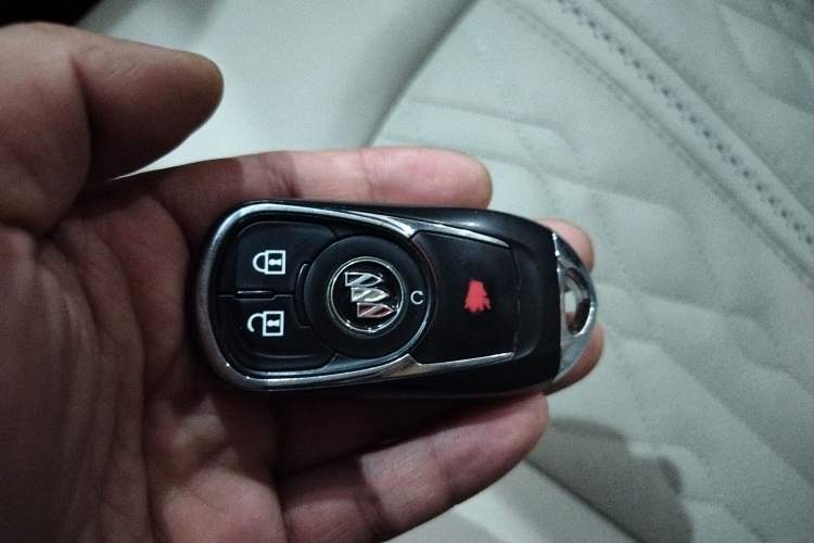 Used Buick GL8 2023 Land Executive Class Comfort Model
