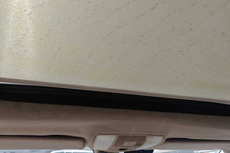 Used Mercedes-Benz E-Class 2015 Facelift E 200 L Sport Edition Headliner