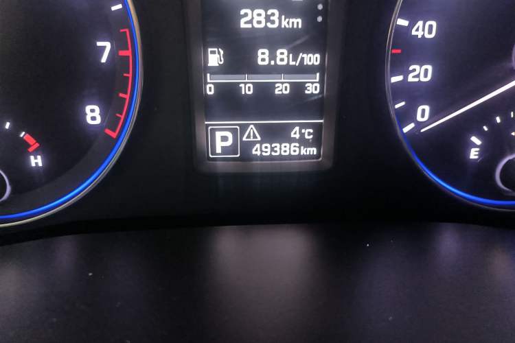 Used Hyundai Mistra 2014 1.8L Automatic Smart GLS Odometer Close Up