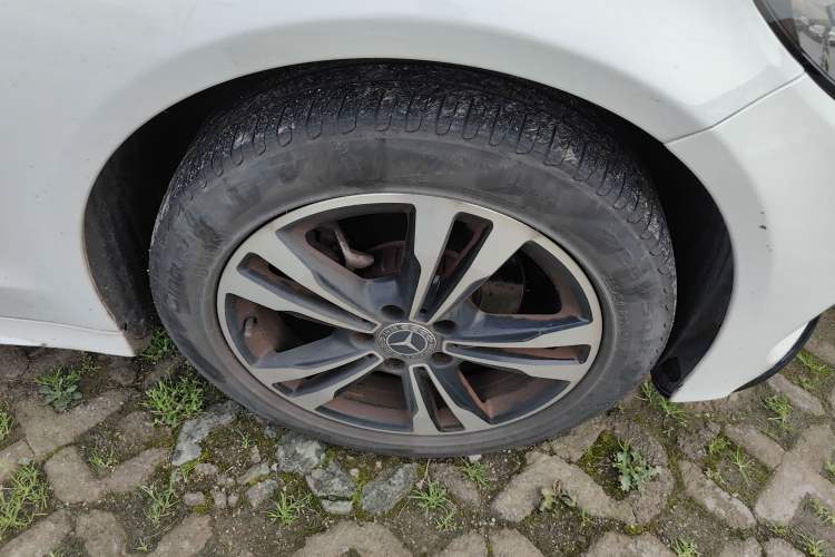 Used Mercedes-Benz C-Class 2017 Restyled C 200 Sport Edition Right Front Wheel Hub